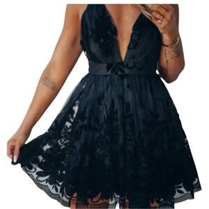 luxxel black lace dress Dress Luxxel Brand Size medium beige black balloon cocktail zip back dress